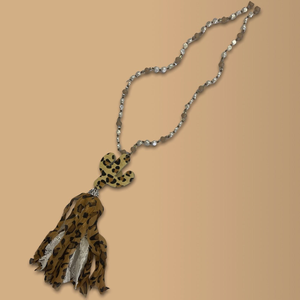 Beige Beaded Necklace with Leopard Cactus